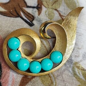 Turquoise Colored Round Beaded Gold Tone Paisley Shaped Vintage Brooch 1960's